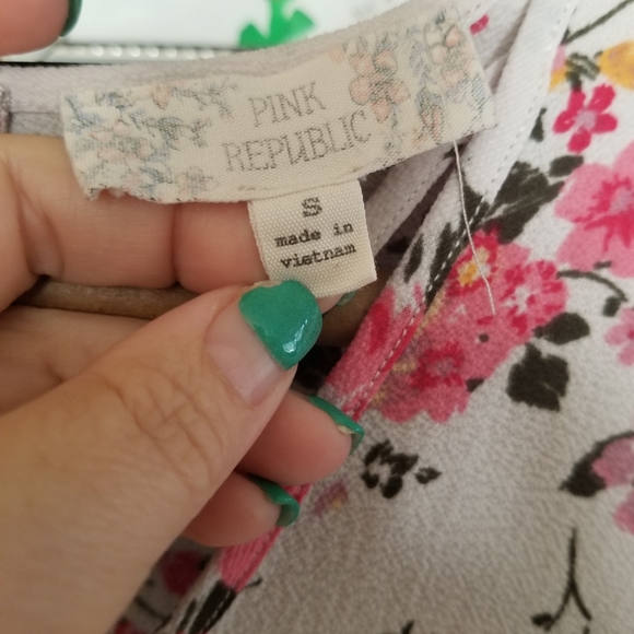 Small Pink Repiblic floral blouse - Picture 2 of 2
